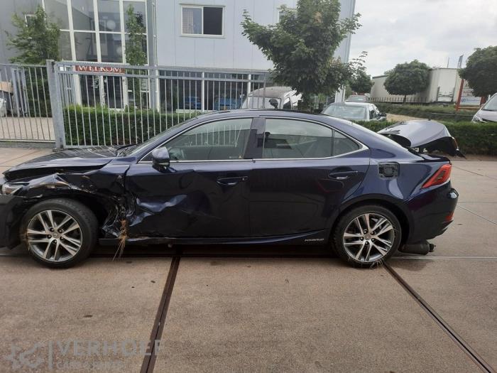 Lexus IS 300h 2.5 16V Sloopvoertuig (2018, Blauw)