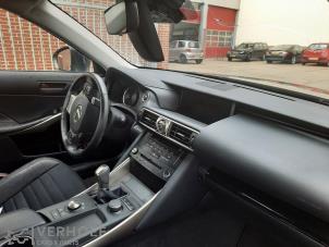 Lexus IS 300h 2.5 16V Sloopvoertuig (2018, Blauw)