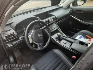 Lexus IS 300h 2.5 16V Sloopvoertuig (2018, Blauw)