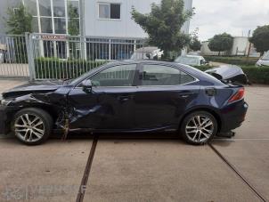 Lexus IS 300h 2.5 16V Sloopvoertuig (2018, Blauw)