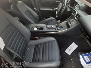 Lexus IS 300h 2.5 16V Sloopvoertuig (2018, Blauw)