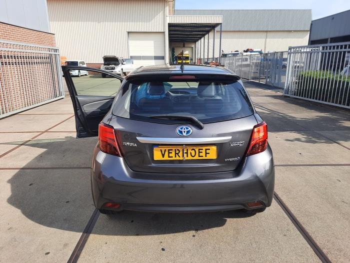 Toyota Yaris III 1.5 16V Hybrid Sloopvoertuig (2015, Grijs)