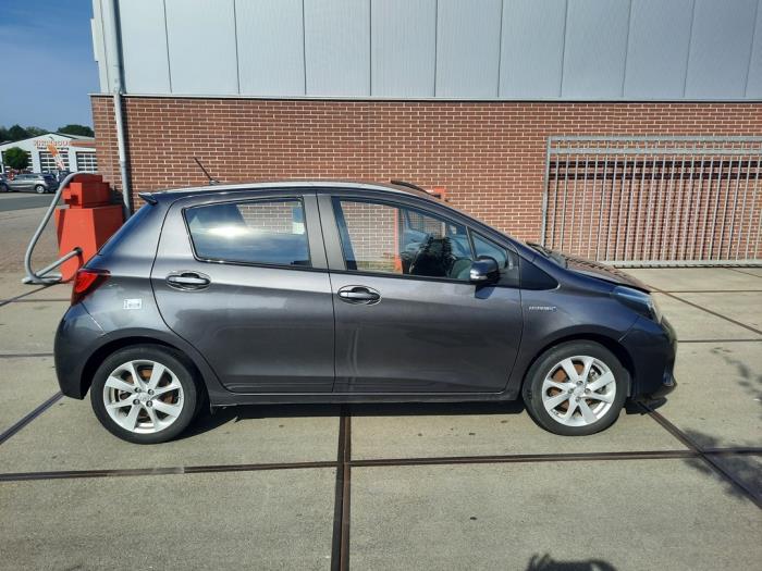Toyota Yaris III 1.5 16V Hybrid Sloopvoertuig (2015, Grijs)