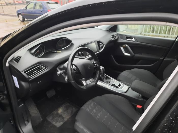 Peugeot 308 SW 1.2 12V e-THP PureTech 130 Sloopvoertuig (2015, Zwart)