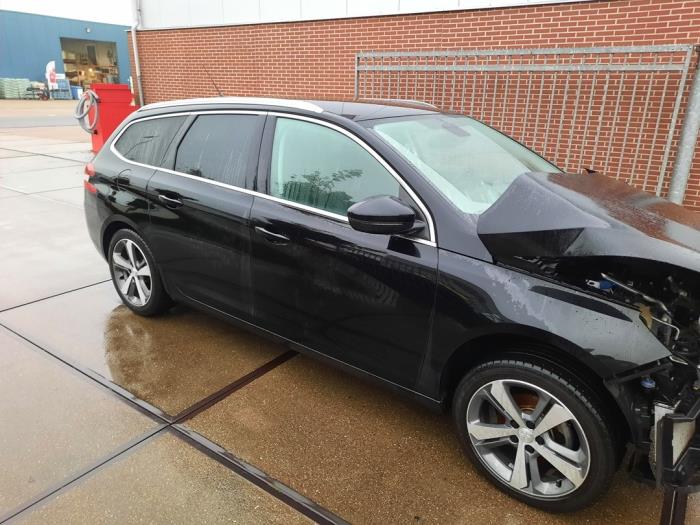 Peugeot 308 SW 1.2 12V e-THP PureTech 130 Sloopvoertuig (2015, Zwart)