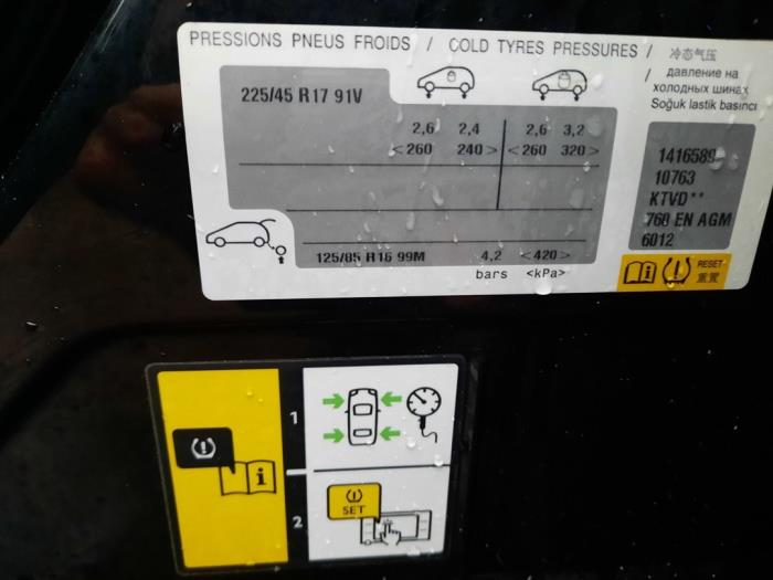 Peugeot 308 SW 1.2 12V e-THP PureTech 130 Sloopvoertuig (2015, Zwart)