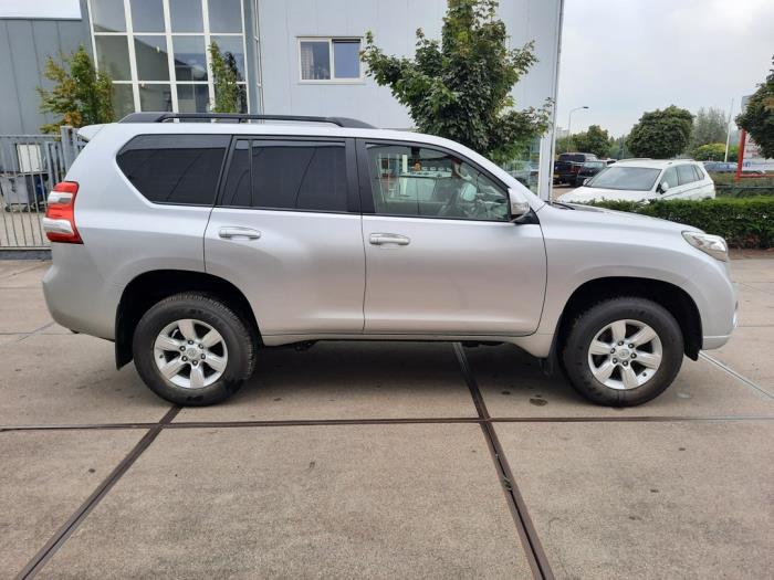Toyota Land Cruiser 2.8 D-4D 16V Euro 6 Sloopvoertuig (2015, Zilvergrijs)