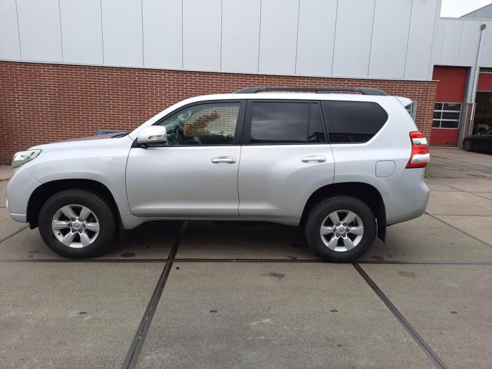 Toyota Land Cruiser 2.8 D-4D 16V Euro 6 Sloopvoertuig (2015, Zilvergrijs)