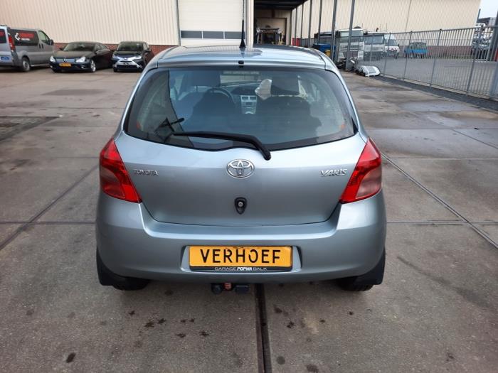 Toyota Yaris II 1.3 16V VVT-i Sloopvoertuig (2008, Grijs)