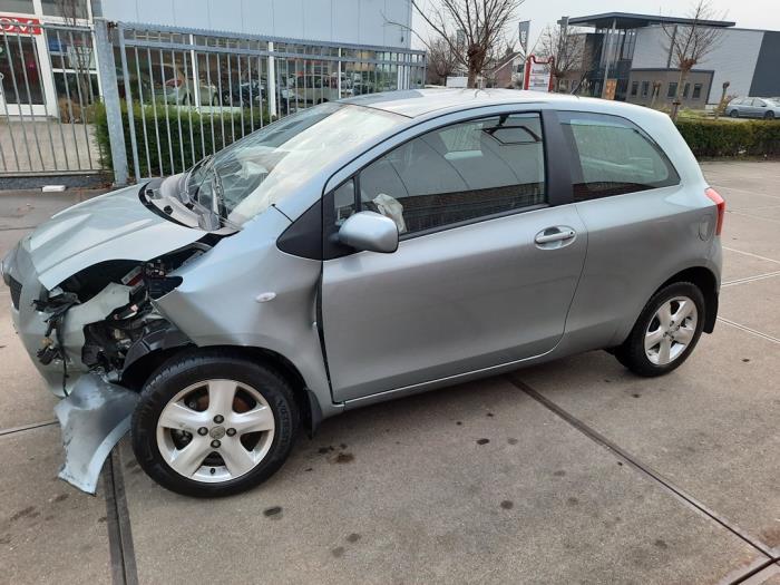 Toyota Yaris II 1.3 16V VVT-i Sloopvoertuig (2008, Grijs)