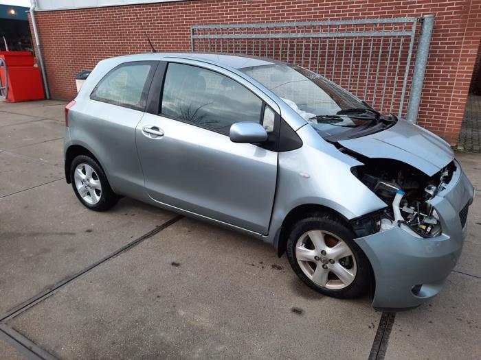 Toyota Yaris II 1.3 16V VVT-i Sloopvoertuig (2008, Grijs)