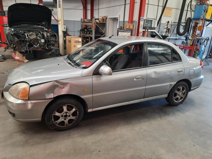 Kia Rio 1.5 16V Sloopvoertuig (2003, Grijs)