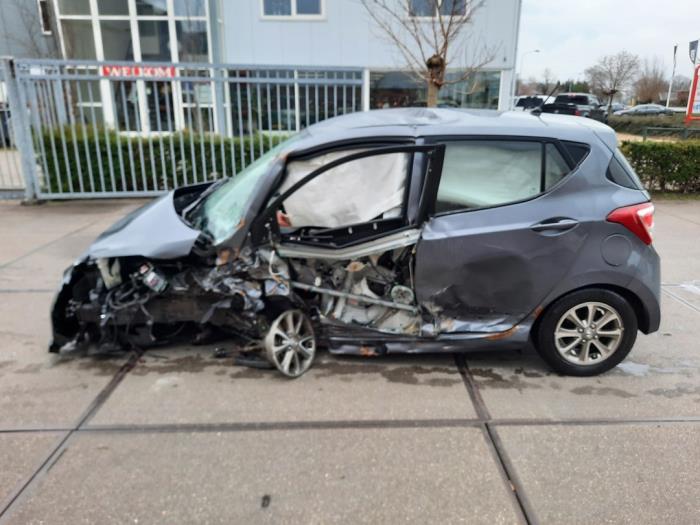 Hyundai i10 1.0 12V Sloopvoertuig (2014, Grijs)