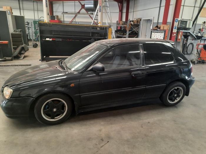 Suzuki Baleno 1.6 16V Sloopvoertuig (2000, Zwart)