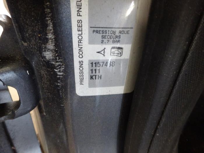 Citroen C4 Berline 1.6 16V VTi 120 Sloopvoertuig (2009, Grijs)