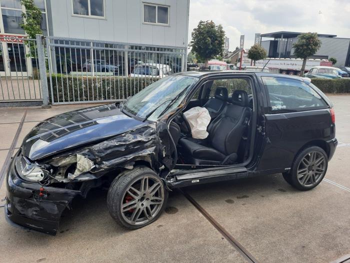 Seat Ibiza II 1.8 Turbo 20V Cupra Sloopvoertuig (2002, Zwart)