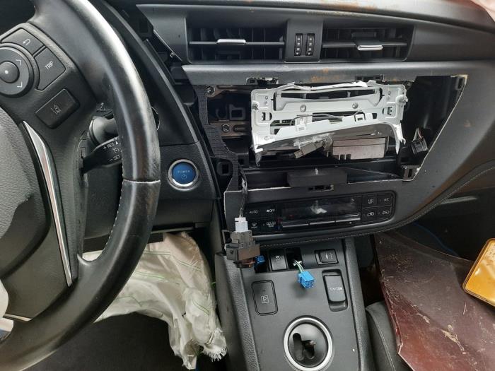 Toyota Auris 1.8 16V Hybrid Sloopvoertuig (2017, Rood)