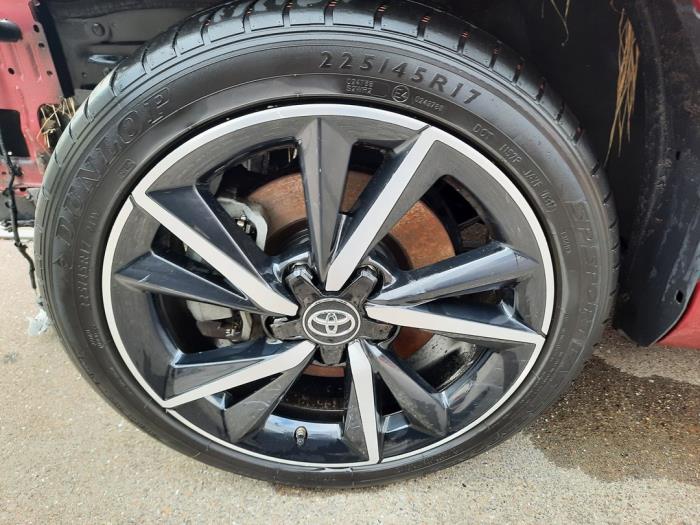 Toyota Auris 1.8 16V Hybrid Sloopvoertuig (2017, Rood)