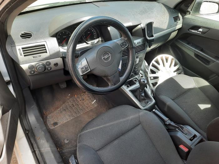 Opel Astra H SW 1.6 16V Twinport Sloopvoertuig (2006, Wit)