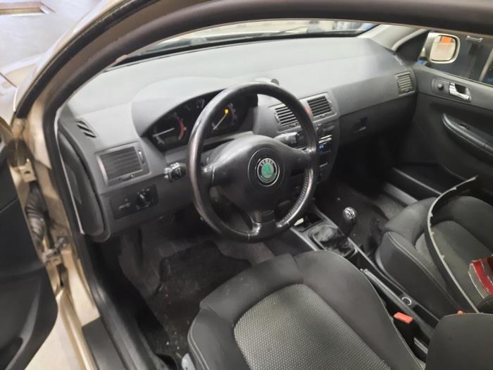 Skoda Fabia 1.4i 16V Sloopvoertuig (2005, Beige)