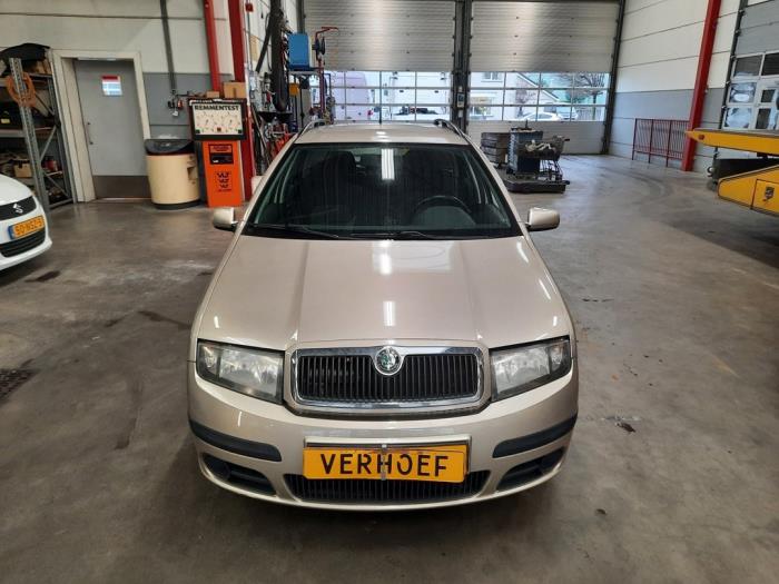 Skoda Fabia 1.4i 16V Sloopvoertuig (2005, Beige)