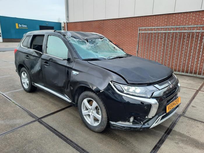 Mitsubishi Outlander 2.4 16V PHEV 4x4 Sloopvoertuig (2019, Zwart)