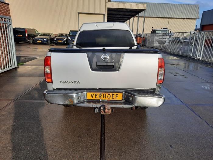 Nissan Navara 2.5 dCi 16V 4x4 Sloopvoertuig (2007, Grijs)
