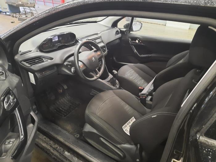 Peugeot 208 I 1.2 Vti 12V PureTech 82 Sloopvoertuig (2015, Zwart)