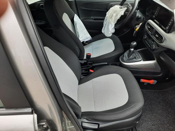 Hyundai i10 1.0 12V Sloopvoertuig (2021, Grijs)