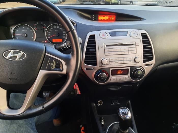 Hyundai i20 1.4i 16V Sloopvoertuig (2010, Blauw)