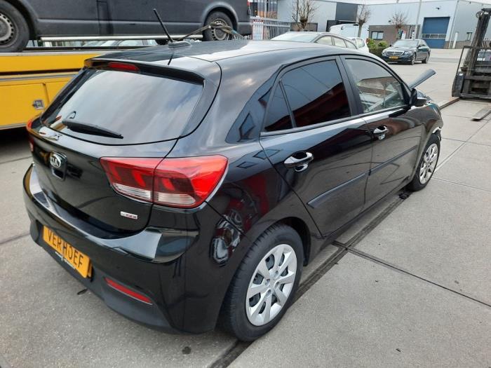 Kia Rio IV 1.0i T-GDi 100 12V Sloopvoertuig (2017, Zwart)