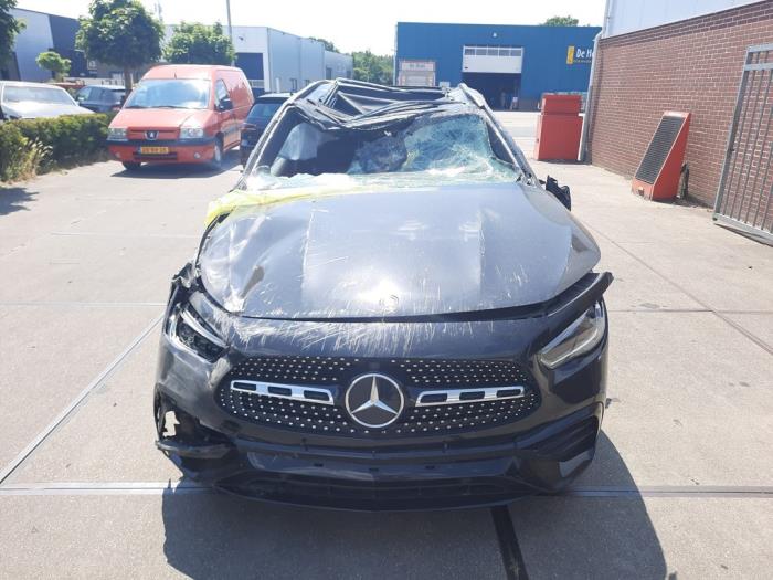 Mercedes GLA 1.3 200 Turbo 16V Sloopvoertuig (2020, Zwart)