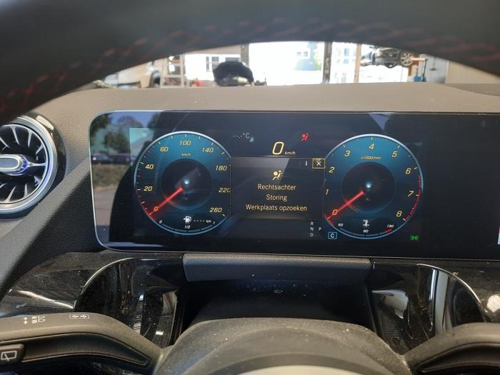 Mercedes GLA 1.3 200 Turbo 16V Sloopvoertuig (2020, Zwart)