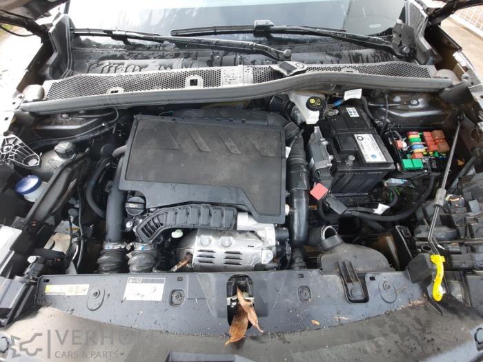 Peugeot 2008 1.2 VTi 12V PureTech 130 Sloopvoertuig (2021, Grijs)