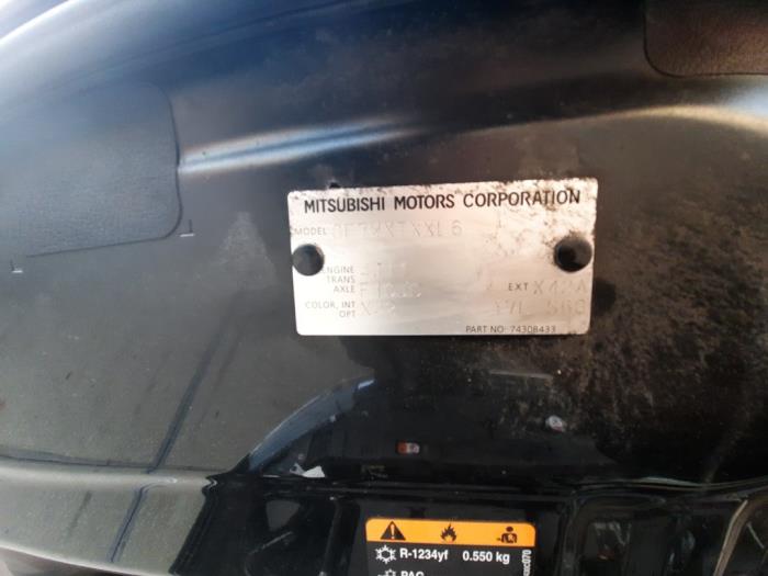 Mitsubishi Outlander 2.0 16V 4x2 Sloopvoertuig (2018, Zwart)