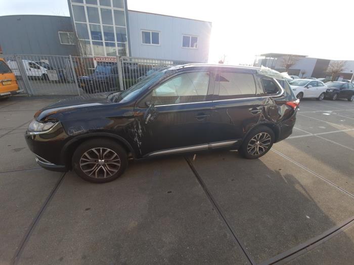 Mitsubishi Outlander 2.0 16V 4x2 Sloopvoertuig (2018, Zwart)