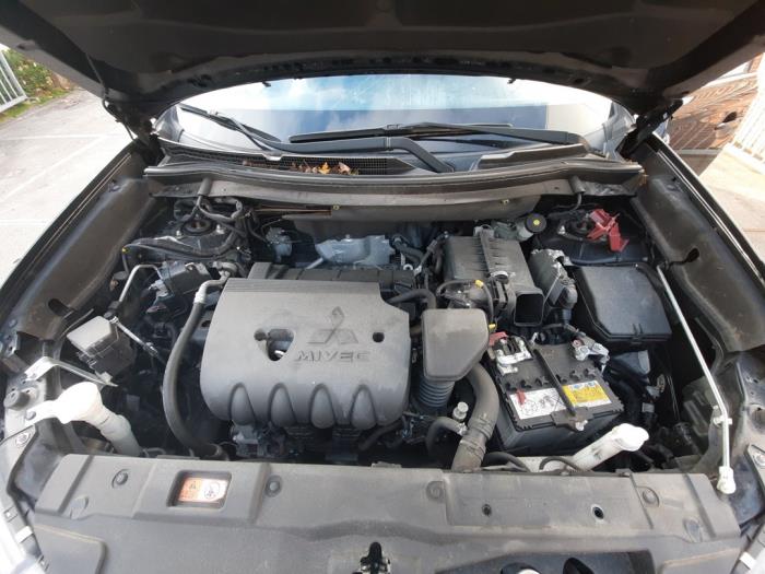 Mitsubishi Outlander 2.0 16V 4x2 Sloopvoertuig (2018, Zwart)