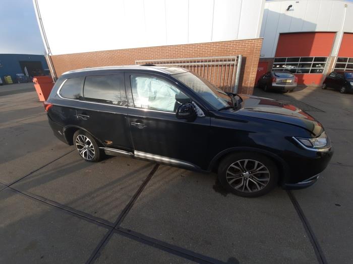 Mitsubishi Outlander 2.0 16V 4x2 Sloopvoertuig (2018, Zwart)
