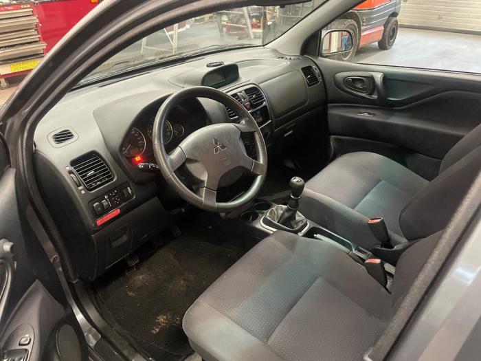 Mitsubishi Space Star 1.6 16V Sloopvoertuig (2005, Grijs)