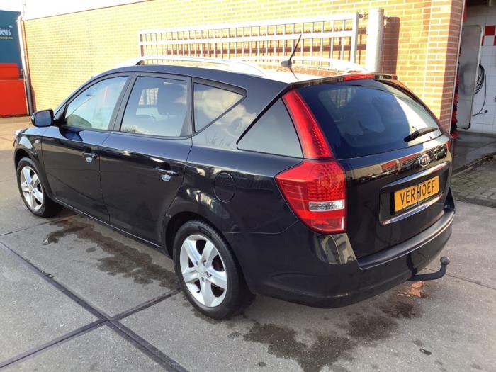 Kia Cee'd Sporty Wagon 1.4 16V Sloopvoertuig (2010, Zwart)