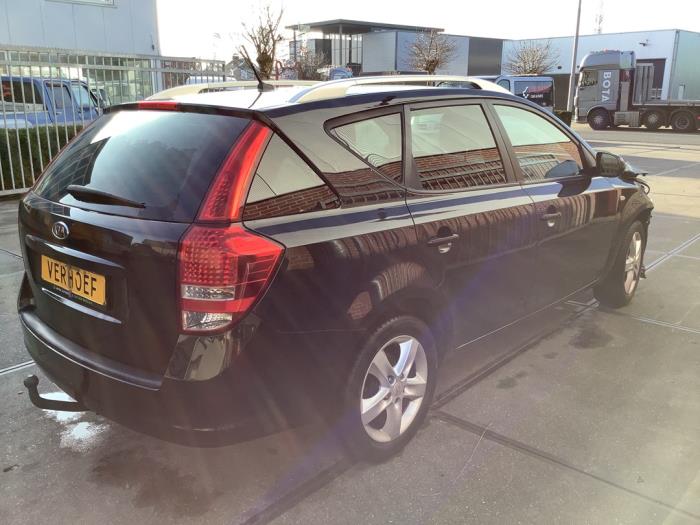 Kia Cee'd Sporty Wagon 1.4 16V Sloopvoertuig (2010, Zwart)