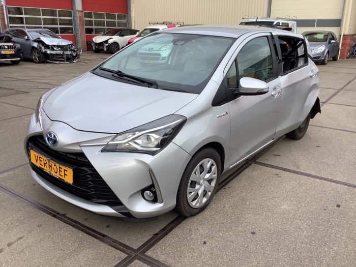 Toyota Yaris III 1.5 16V Hybrid Sloopvoertuig (2018, Grijs)