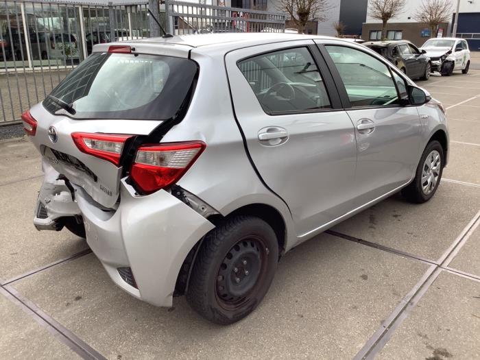 Toyota Yaris III 1.5 16V Hybrid Sloopvoertuig (2018, Grijs)