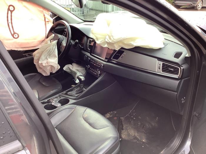 Kia Niro I 1.6 GDI Hybrid Sloopvoertuig (2019, Grijs)