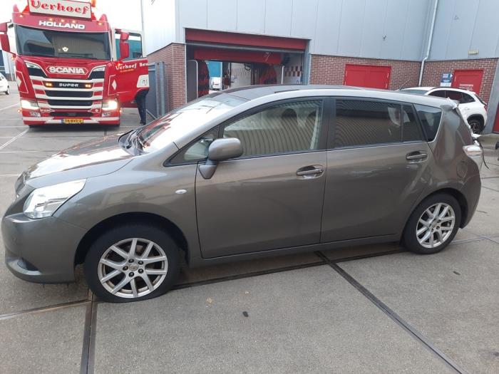 Toyota Verso 1.8 16V VVT-i Sloopvoertuig (2013, Grijs)