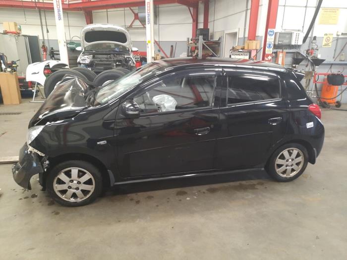 Mitsubishi Space Star 1.2 12V Sloopvoertuig (2014, Zwart)