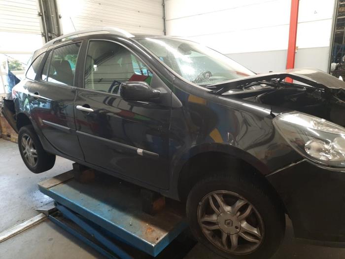 Renault Clio III Estate/Grandtour 1.2 16V TCE 100 Sloopvoertuig (2008, Zwart)