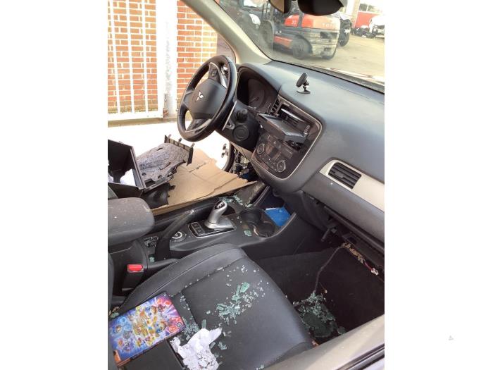 Mitsubishi Outlander 2.0 16V PHEV 4x4 Sloopvoertuig (2013, Zwart)