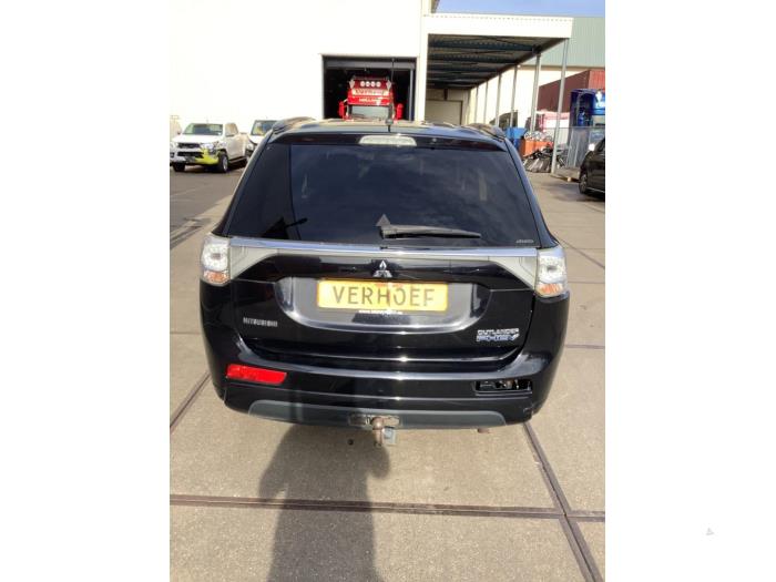 Mitsubishi Outlander 2.0 16V PHEV 4x4 Sloopvoertuig (2013, Zwart)