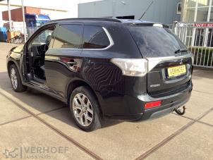 Mitsubishi Outlander 2.0 16V PHEV 4x4 Sloopvoertuig (2013, Zwart)